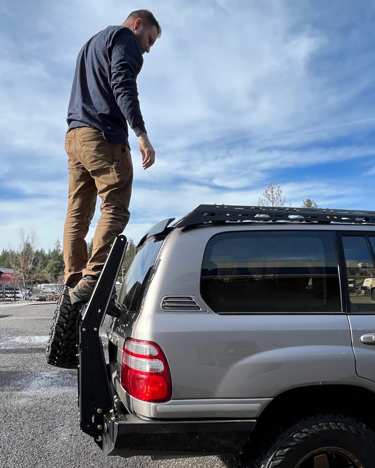 Dissent Off-Road Swing-Out Ladder