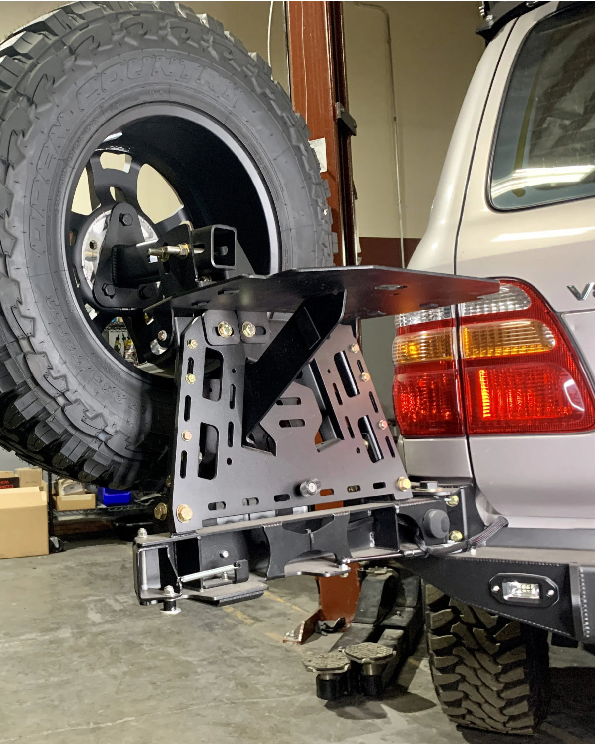 Dissent Off-Road Swing-Out Tire Carrier