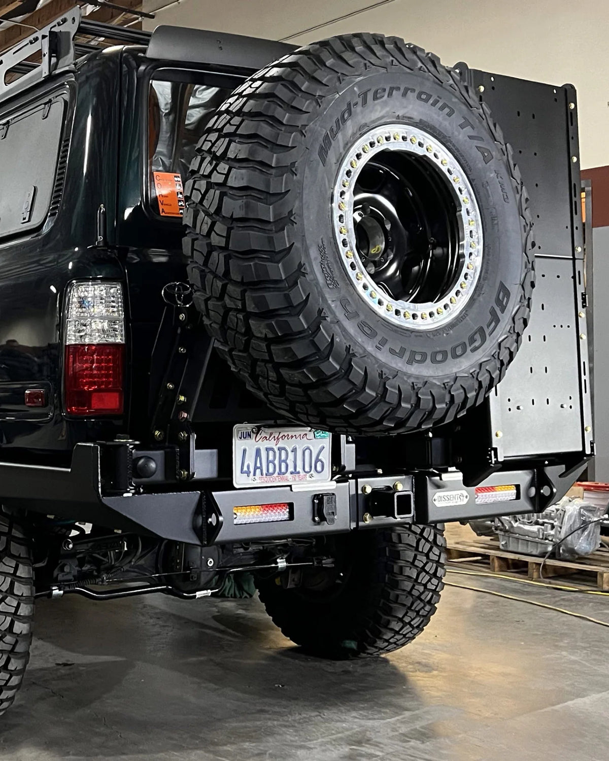 Dissent Off-Road Swing-Out Tire Carrier