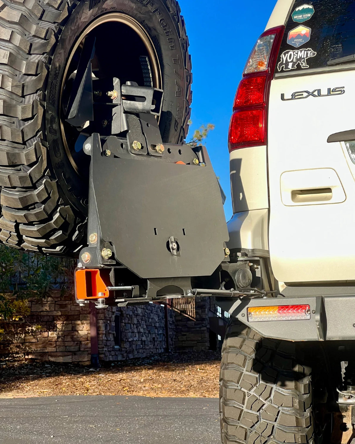 Dissent Off-Road Swing-Out Tire Carrier