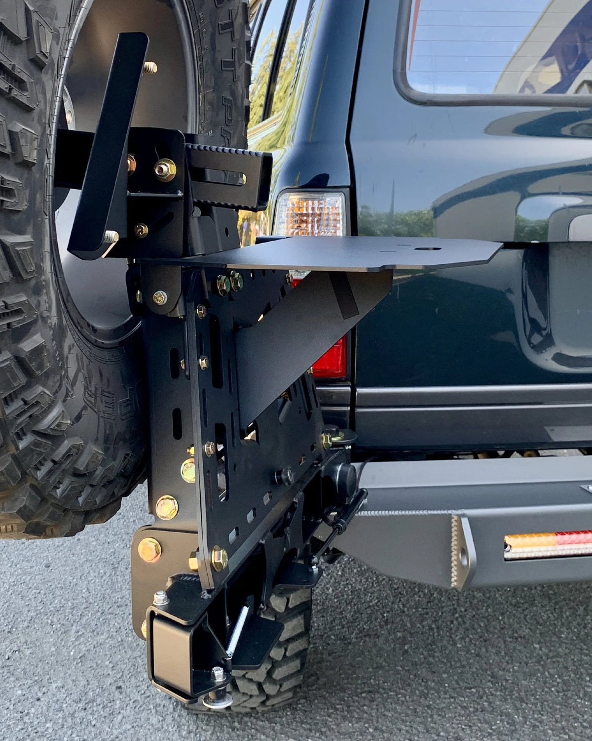 Dissent Off-Road Swing-Out Tire Carrier