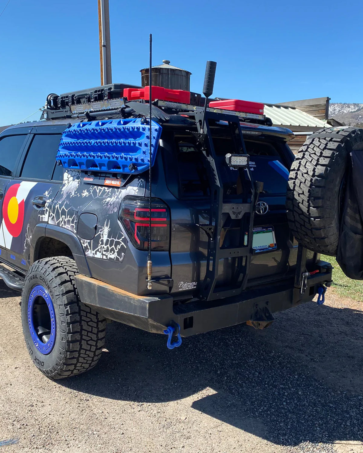 Moose Knuckle Offroad XL 3/4 in Recovery Shackle in Blue Balls