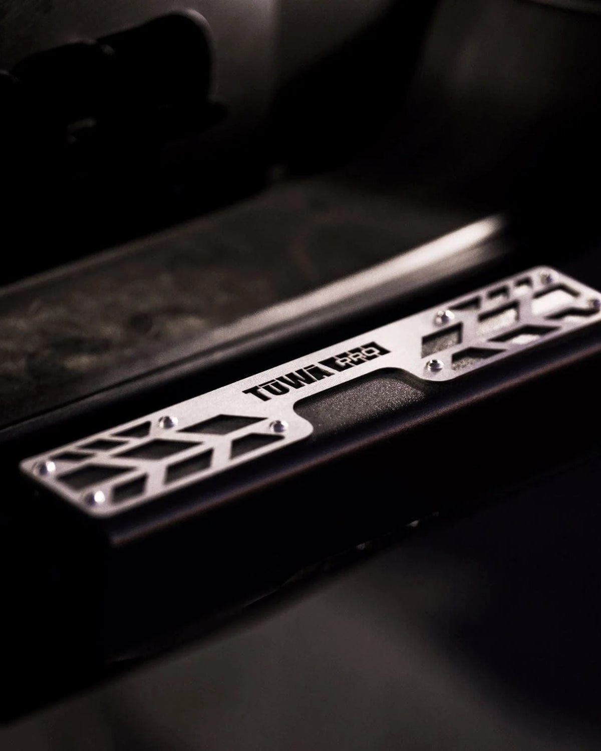 TUWA Pro 4CX Series Boar Hitch Receiver Skid Plate Step