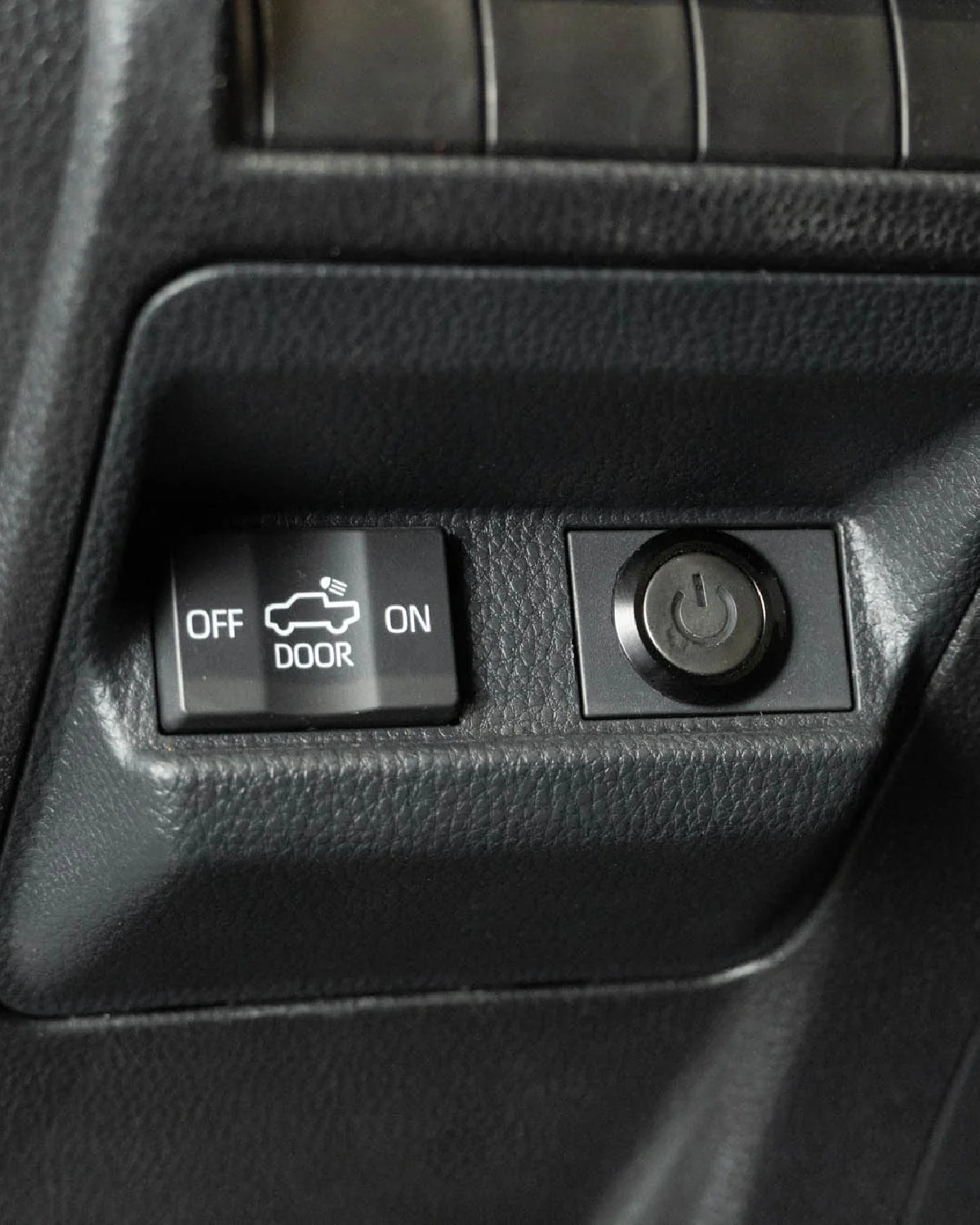 DV8 Offroad 60 A Light Wiring Harness with Toggle Switch and Deutsch DTP Connector