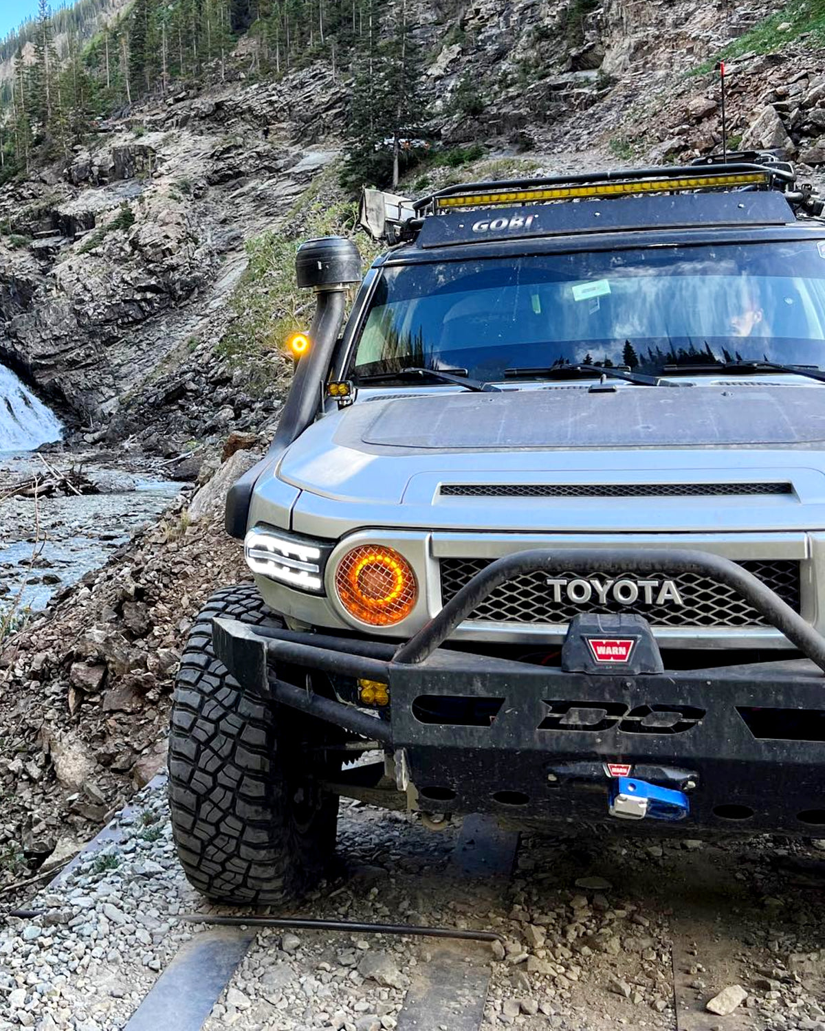 LensunSolar Flexible Hood Solar Panel (105-Watt) with MPPT Charge Controller & Vinyl Decal for 1st-Gen FJ Cruiser (2007–2014)