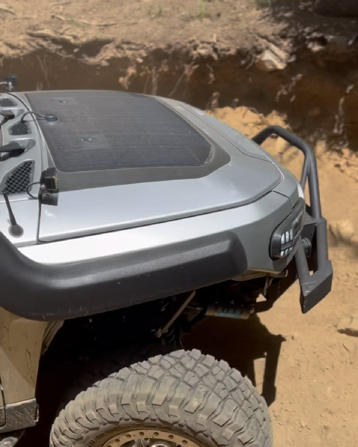 LensunSolar Flexible Hood Solar Panel (105-Watt) with MPPT Charge Controller & Vinyl Decal for 1st-Gen FJ Cruiser (2007–2014)
