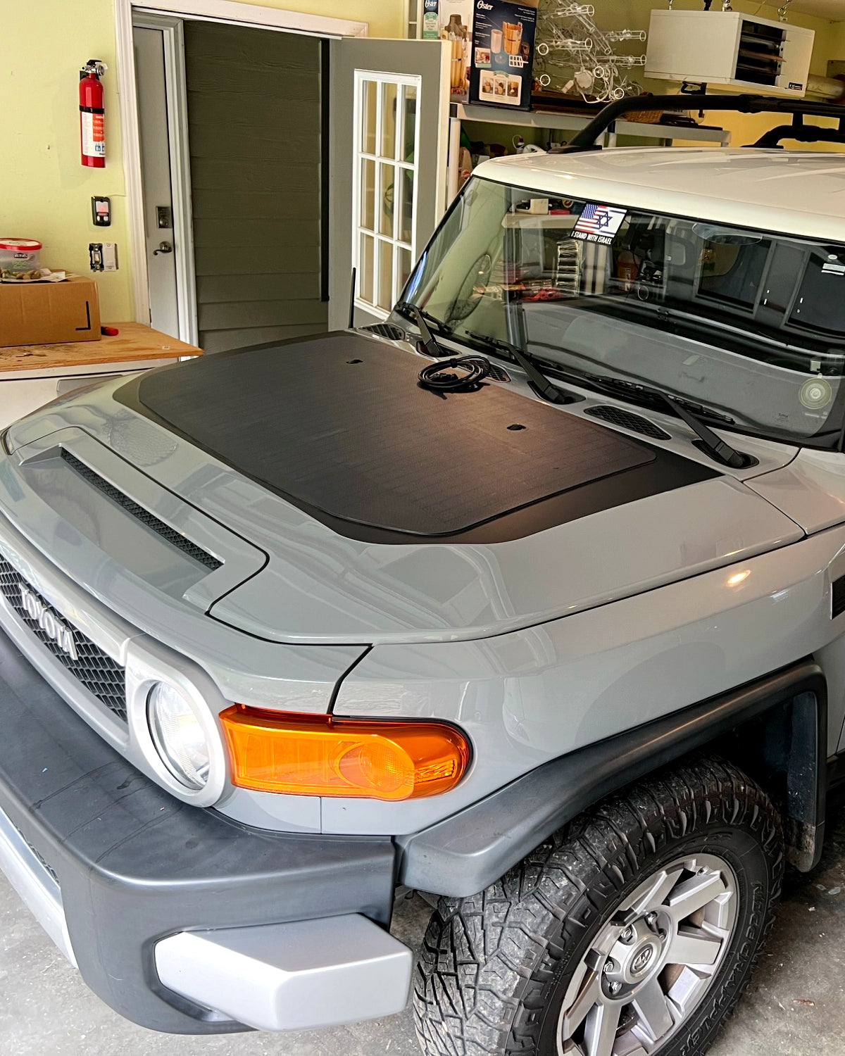 LensunSolar Flexible Hood Solar Panel (105-Watt) with Vinyl Decal for 1st-Gen FJ Cruiser (2007–2014)