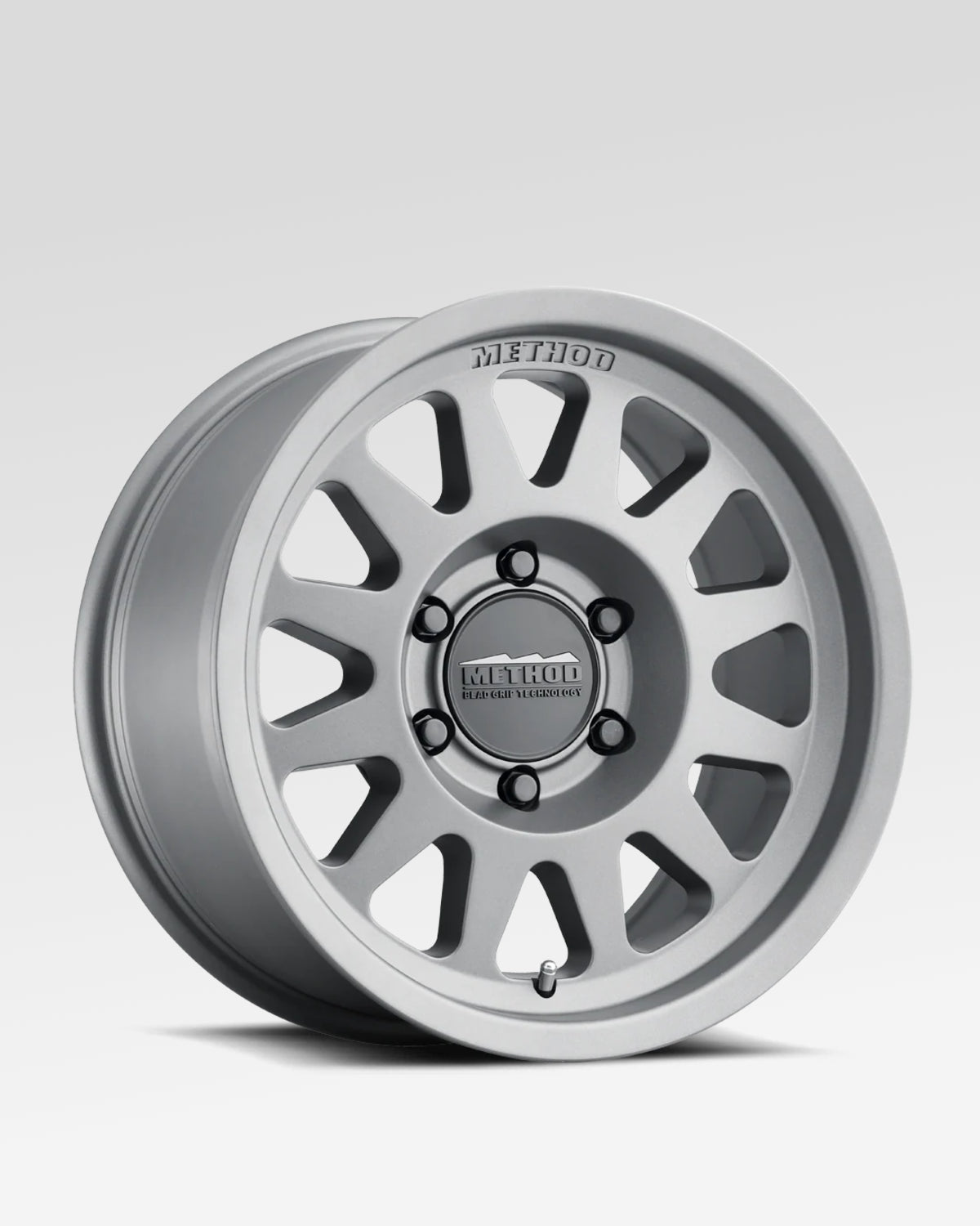 Method Race Wheels 704 Bead Grip 17 x 8.5 in Bead-Retention Wheel in Titanium Gray with 0 mm Offset and 6 x 139.7 mm Bolt Pattern